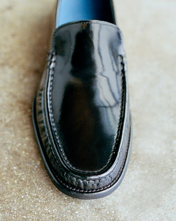 Editorial Image | Collegium Stretched Loafer in Nero Black