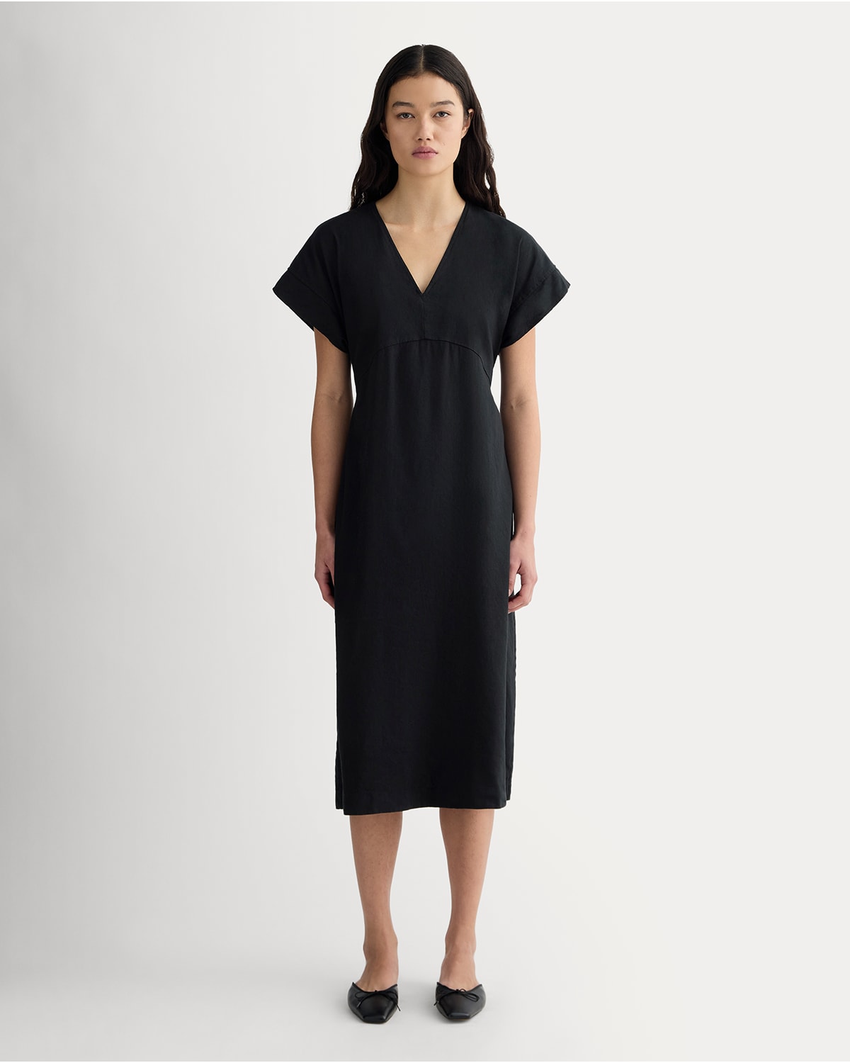 [Editorial Image] The Tie-Back Dress in Stretch Linen | Black