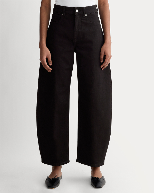Image | Model in The Way-High® Curve Jean | Black