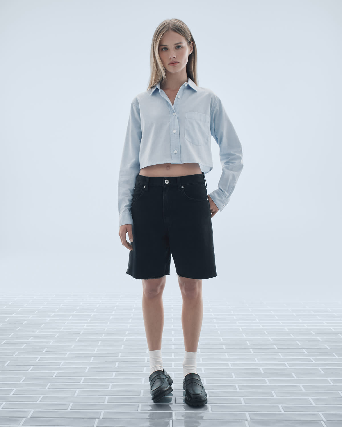 [Editorial Image]The Way-Short Shirt in Silky Cotton | The OG Baggy Short | The Lug Loafer