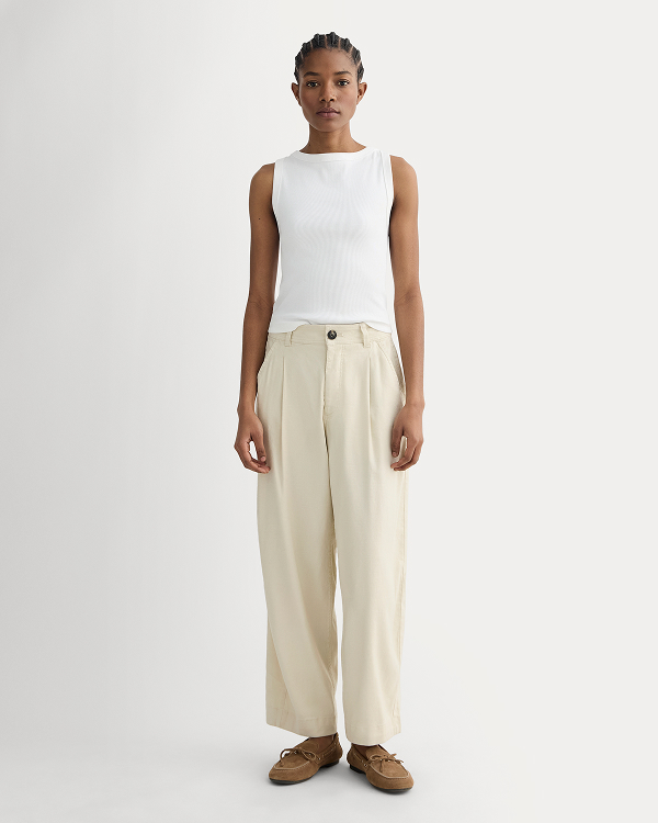 Image | Model | The Everywhere Pant in Stretch Linen | Birch