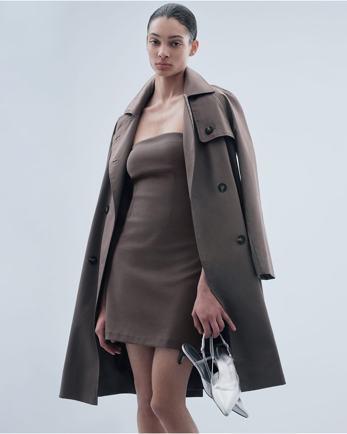 [Editorial Image]The Modern Trench Coat | The Dream Strapless Mini Dress | The Studio Slingback Heel 