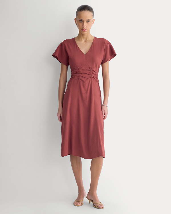 Image | Model | Cinched Dress in Stretch Linen | Henna Red