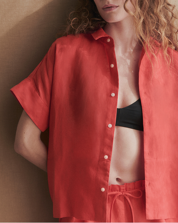 Image | The Boxy Shirt in Linen | Fiery Red