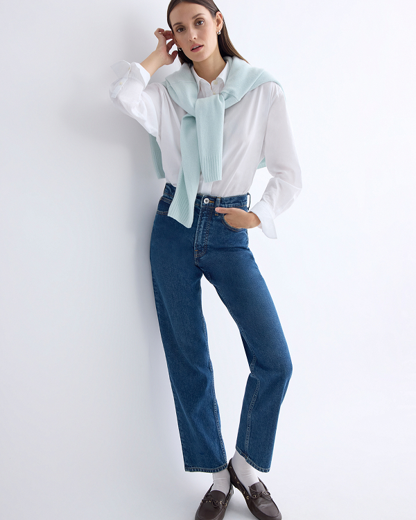 Image | Model in The Way-High® Jean 2.0 | Dark Indigo