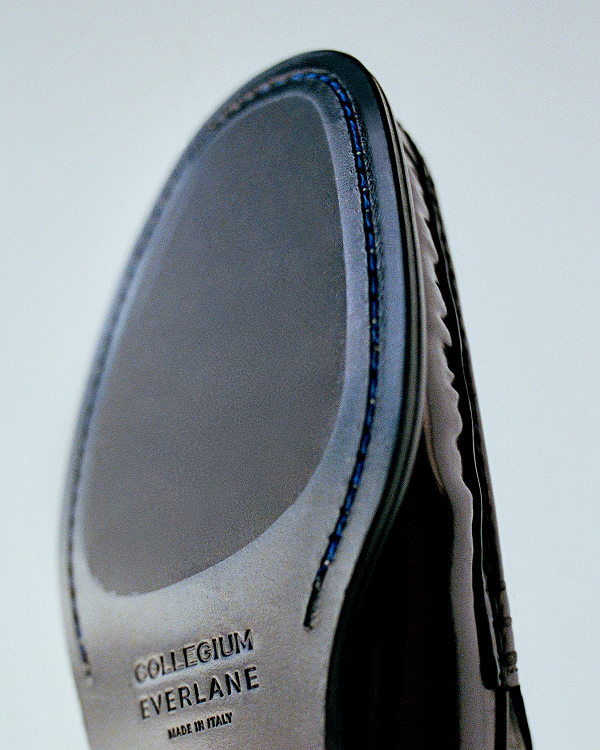 Editorial Image | Collegium Stretched Loafer in Nero Black