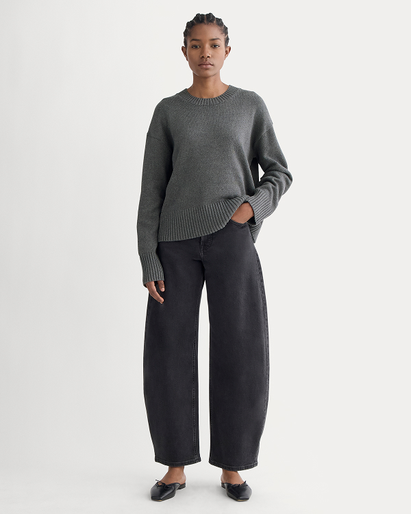 Image | Model in The Boxy Sweater in Everyday Cotton | Heathered Charcoal