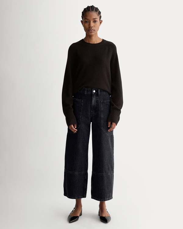  Image | Model in The Boxy Crew in Cashmere | Black 