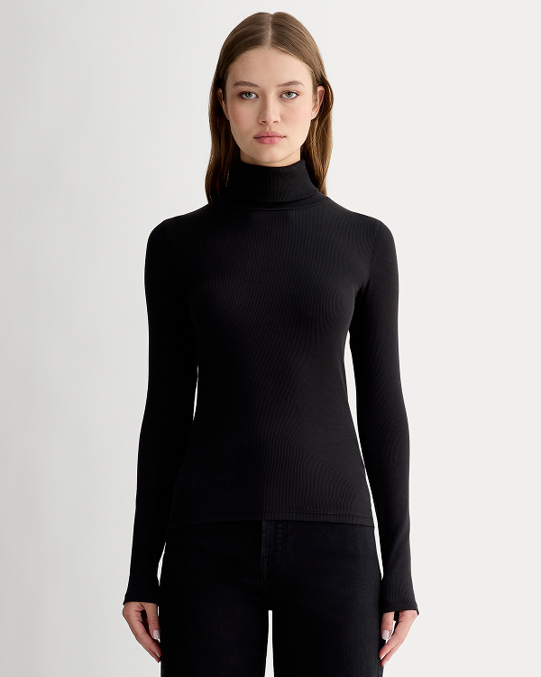 Image | Model in The Luxe Rib Turtleneck | Black 