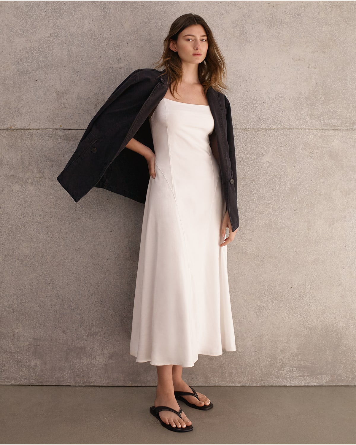 [Editorial Image]The Seamed Dress in Stretch Linen