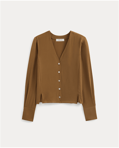 Image | The V-Neck Blouse in Washable Silk | Toffee