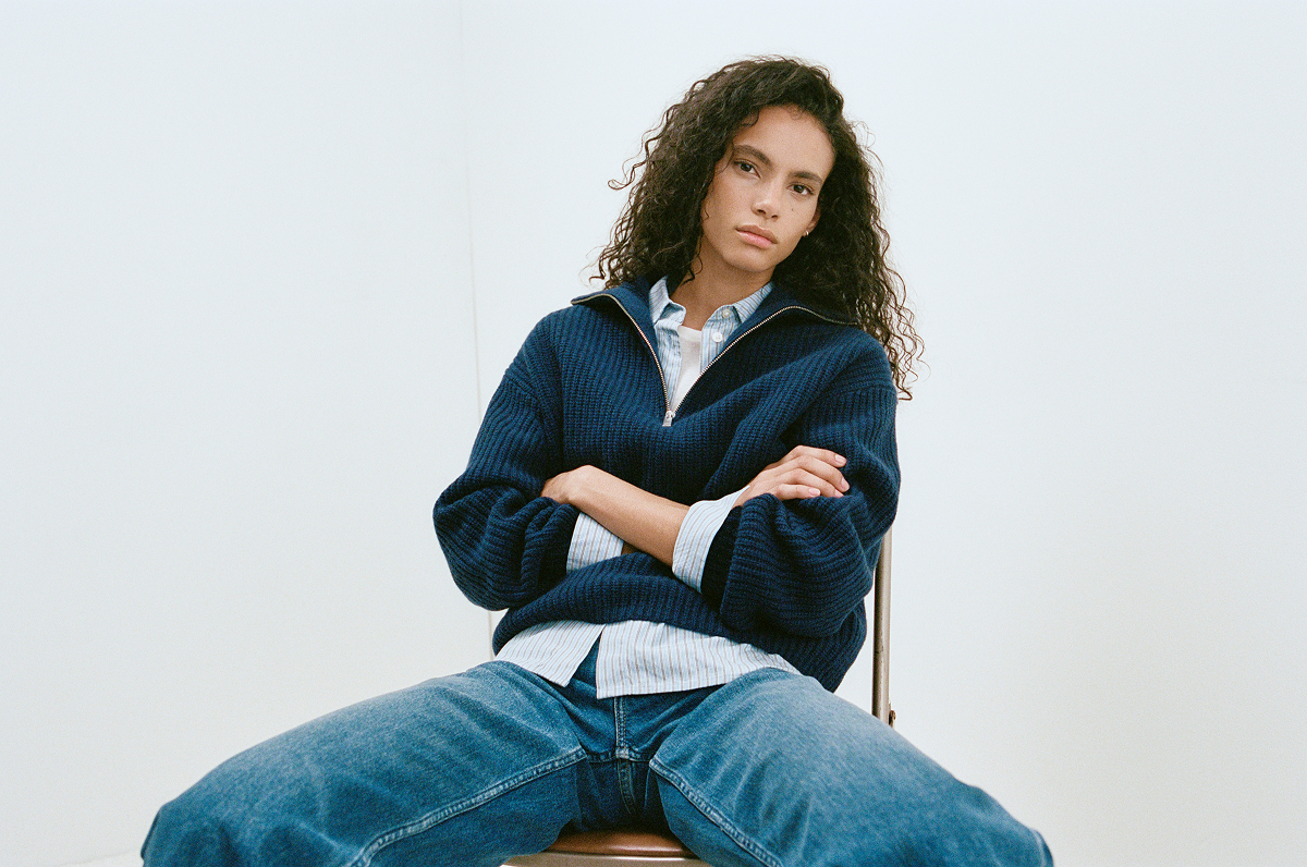 Editorial Image | Model wearing The Boxy Sweater in Everyday Cotton in Heathered Charcoal  