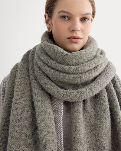 Image | Plush Alpaca Scarf | Mid Grey Heather/ Bone