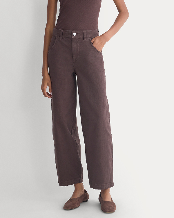 Image | Model in Utility Twill Barrel Pant | Coffee Bean