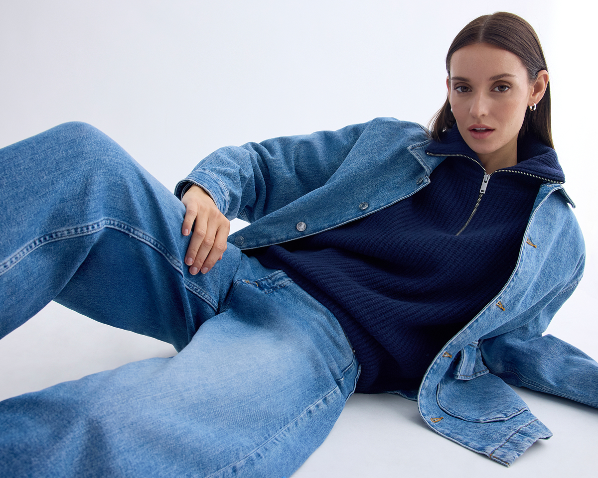Image | Model in The Way-High® Curve Jean | Vintage Blue