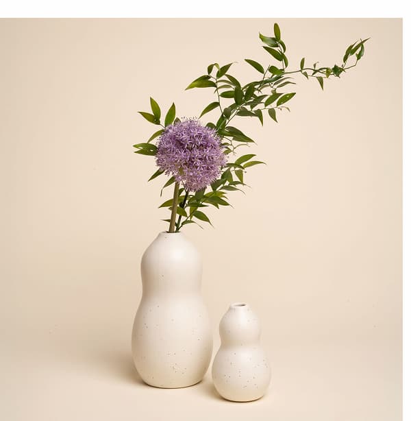 Contour Vase in Panna Cotta