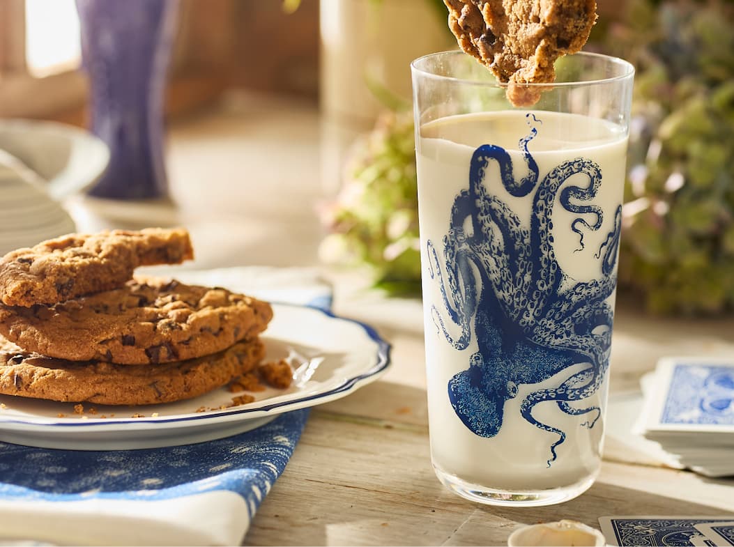 Lucy Blues tall glass with milk and cookies