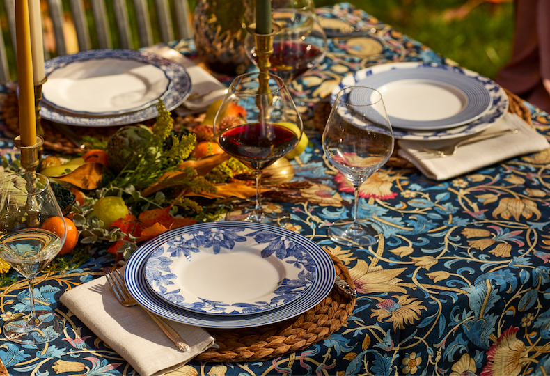 Mixed blue tableware