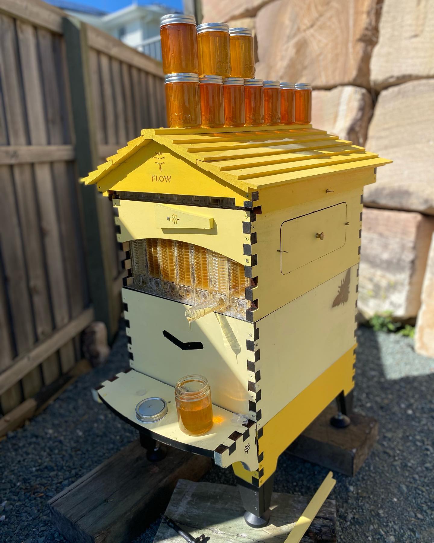 How many bees does it take to produce 1 teaspoon of honey? Flow Hive