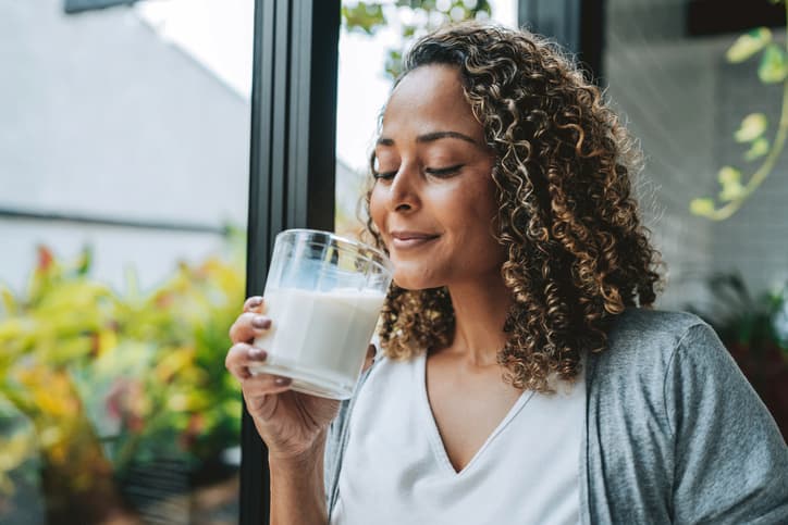 Feature image with link to read the article: Best Milk for Gut Health: 8 Options Ranked by a Clinician