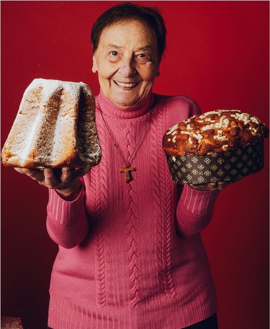 Nonna Silvi coi suoi dolci