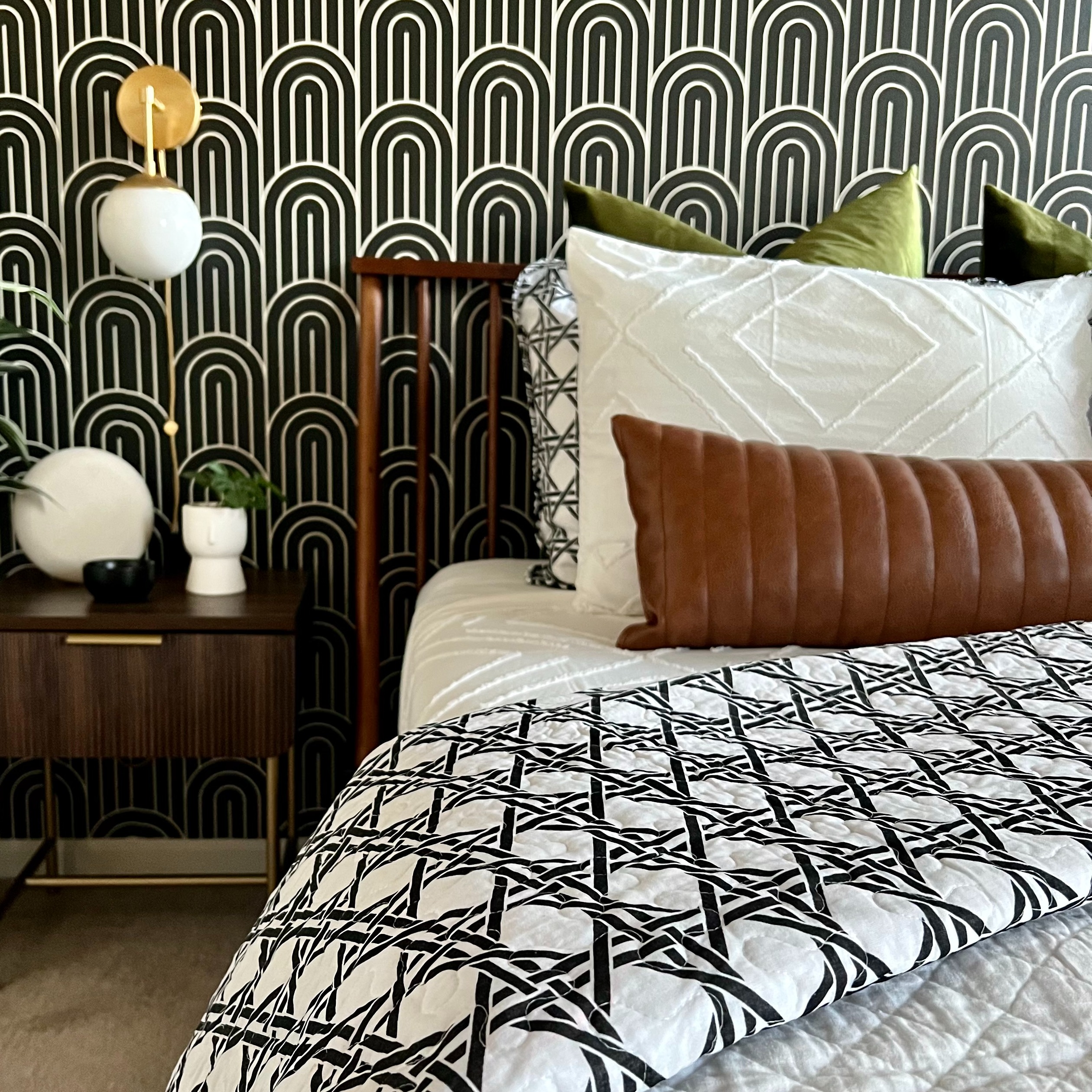 Pinterest-Worthy Bedrooms: Master the Art with Lush Decor's Top 3 Picks