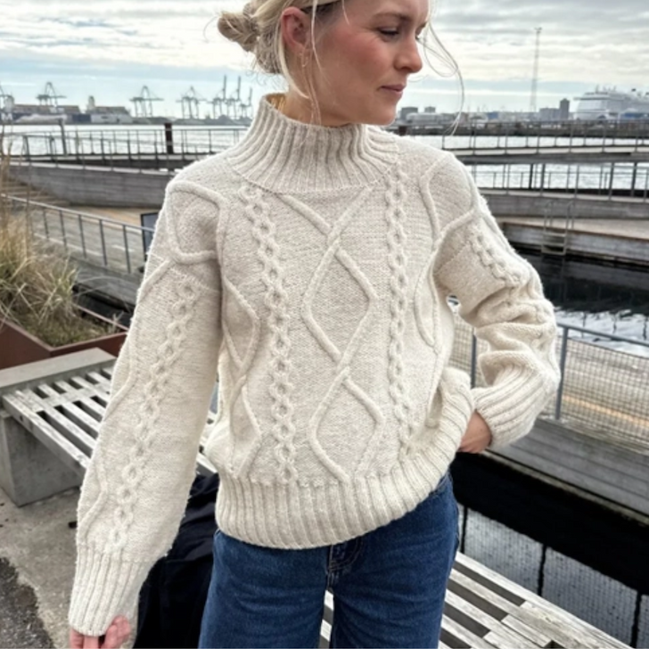 Saga Sweater af PetiteKnit