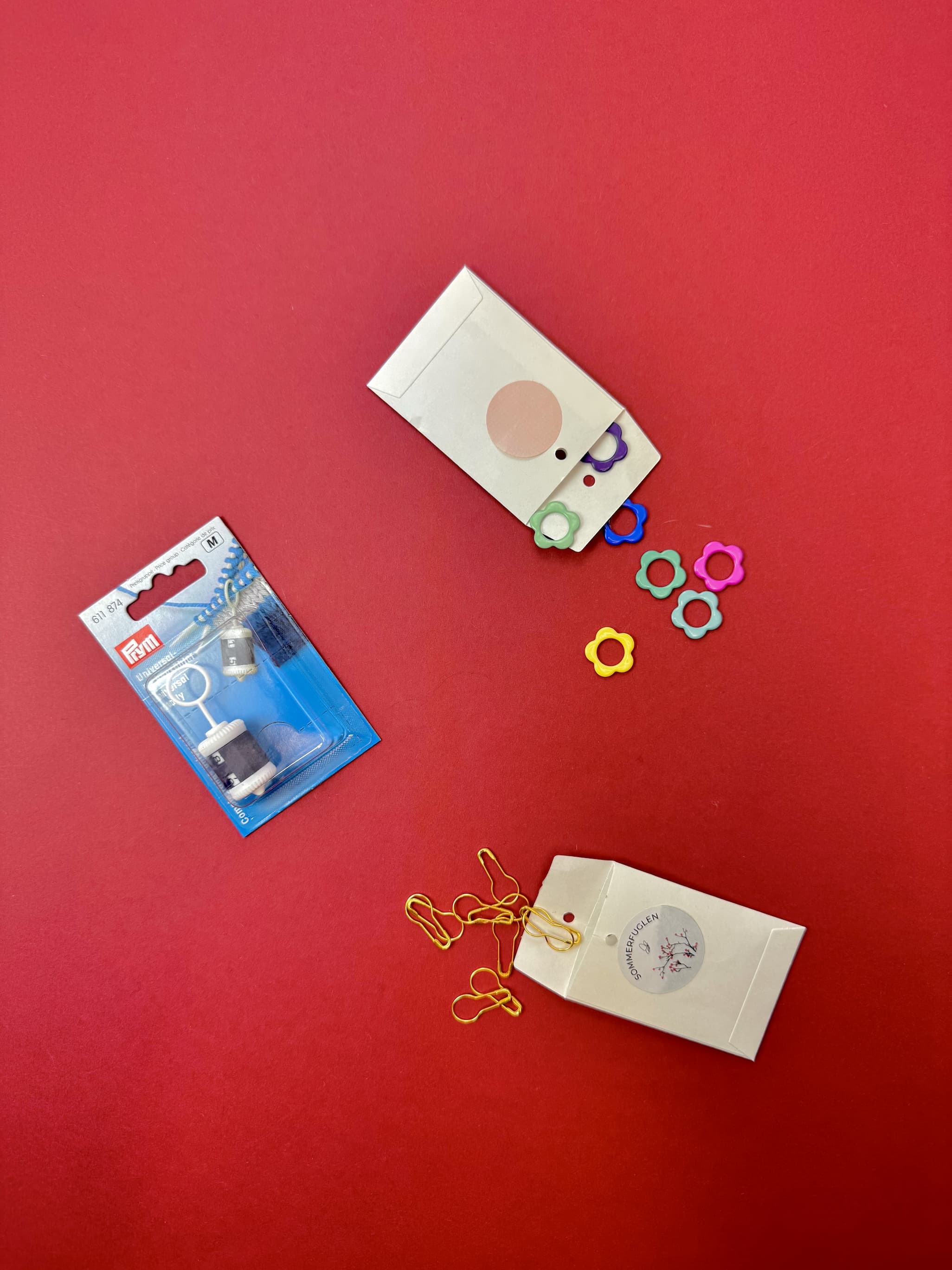 Sommerfuglens blomstermarkører og sikkerhedsnåle-markører, samt omgangstæller fra Prym