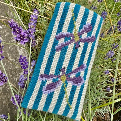 Dragonfly Brilleetui fra Pomp Stitch