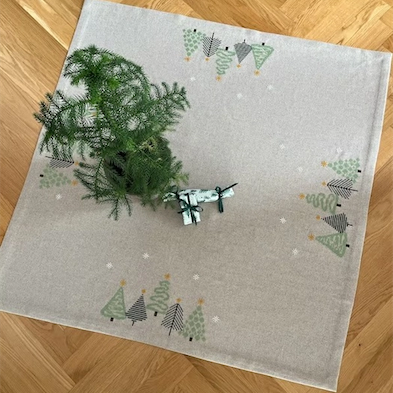 Grøn jul med stil lille juletræstæppe eller dug fra Pomp Stitch