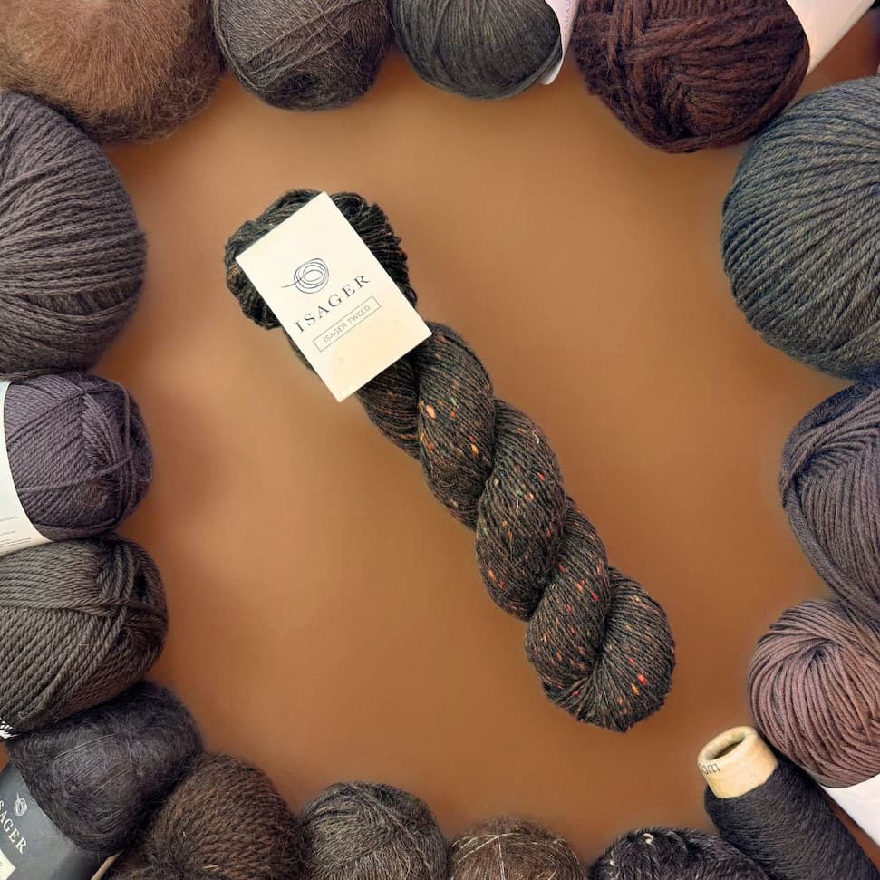 Tweed fra Isager fv. Chocolate