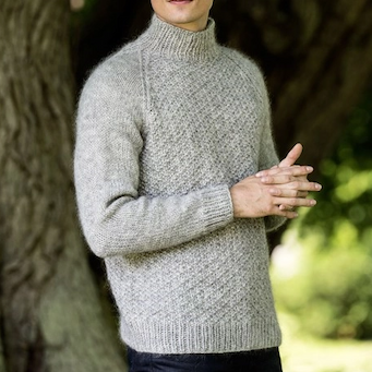 Herresweater i Hyrdegarn fra Hjelholt Uldspinderi