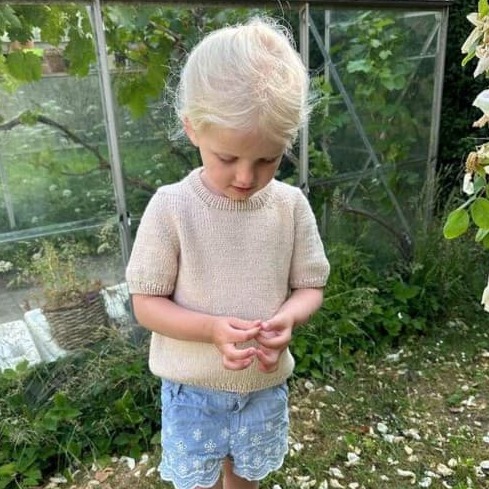 Poppy Tee Junior fra PetiteKnit
