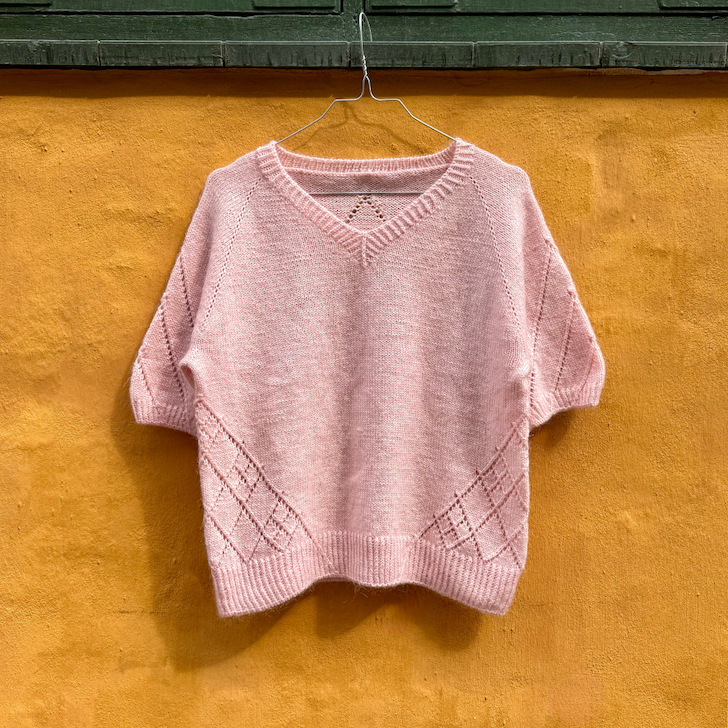 Diamond Line V-neck Tee af Siersknit