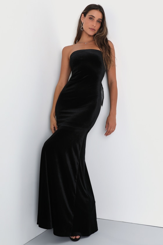 Image of Mesmerizing Elegance Black Velvet Back Bow Maxi Dress
