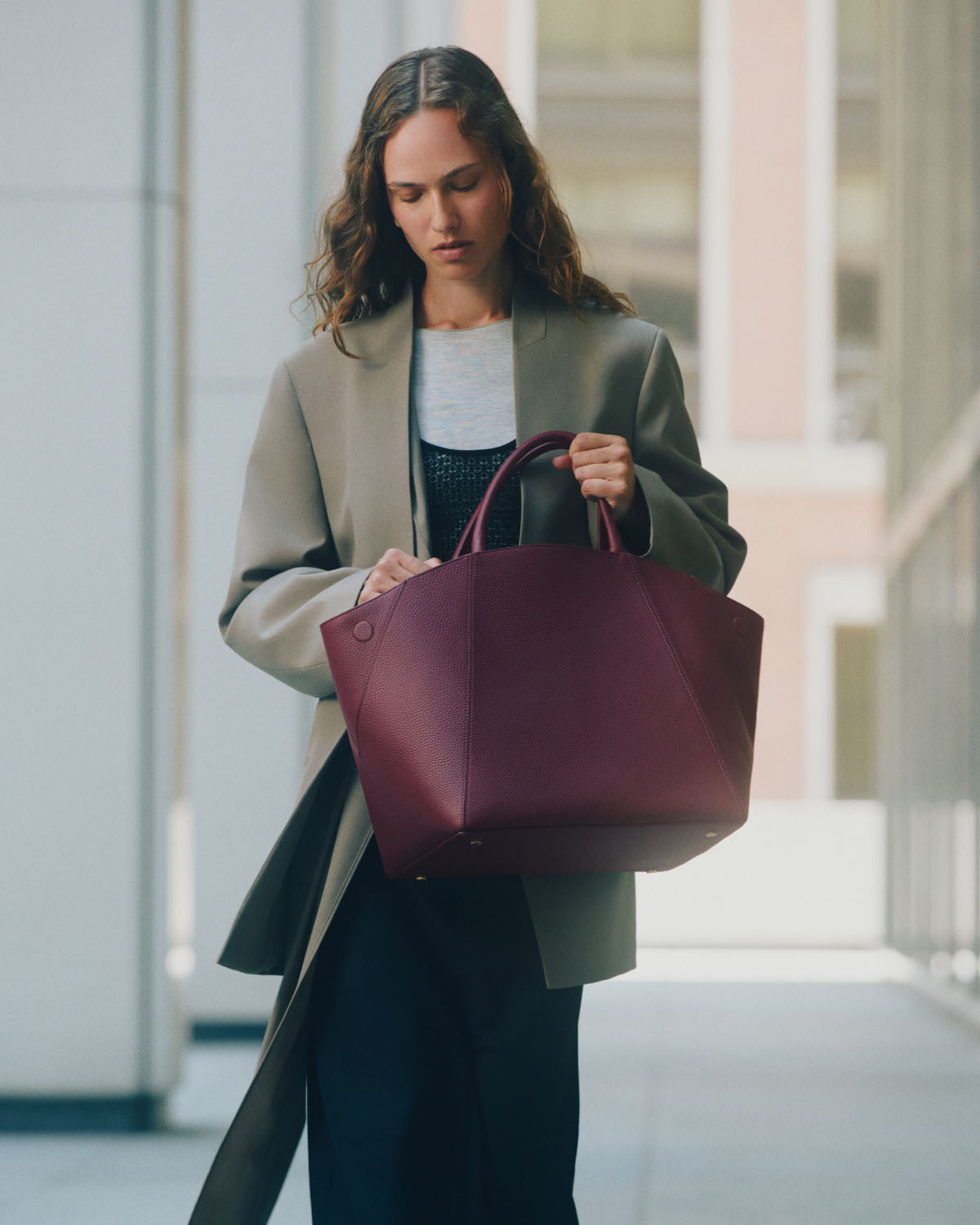 Forma Shoulder Bag Cherry