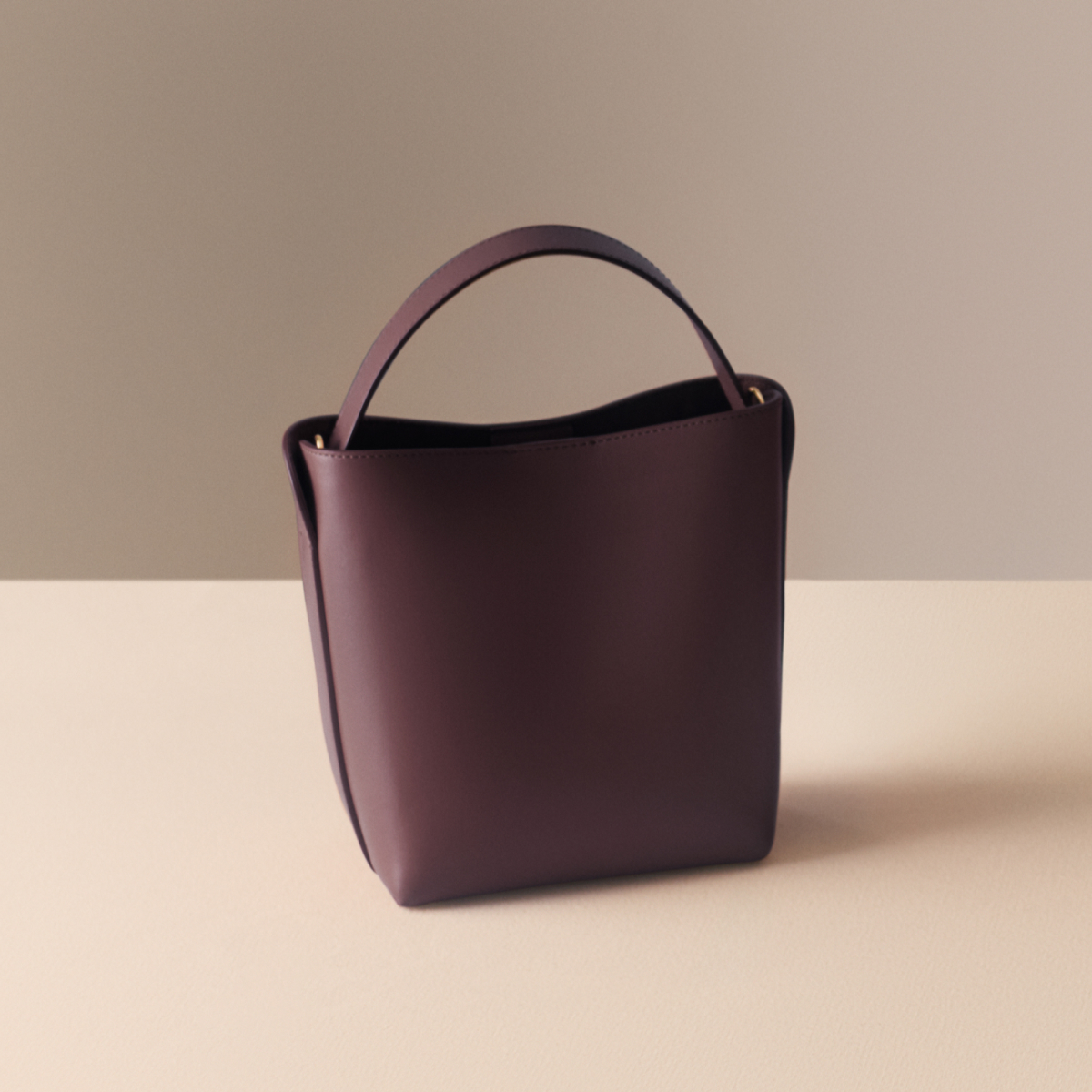 Mini Linea Bucket Bag Plum