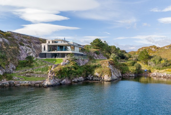Modern Lagoon House, Republic of Ireland