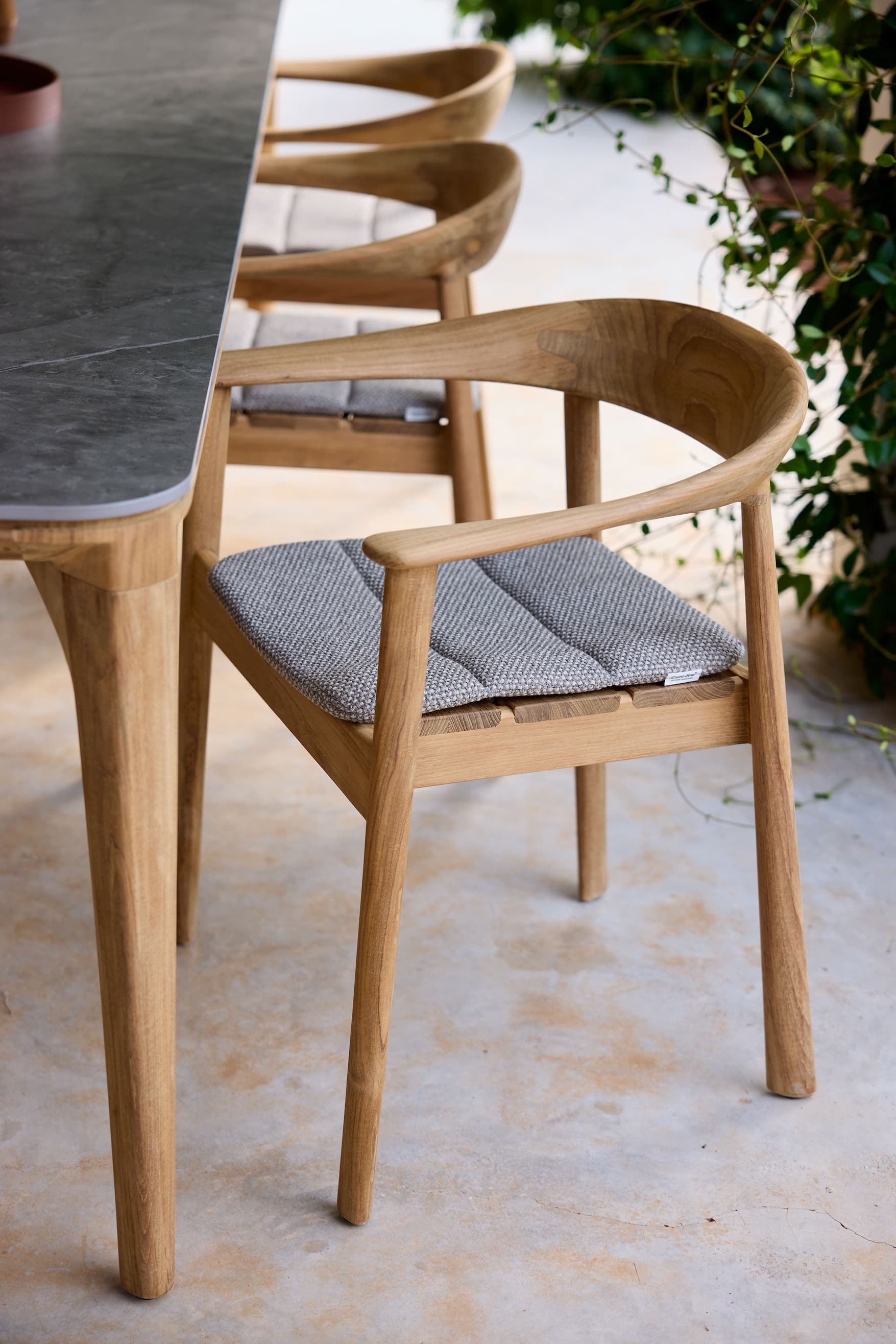 Close-up of the Bloom sofa with a plinth. The design details of the corner.