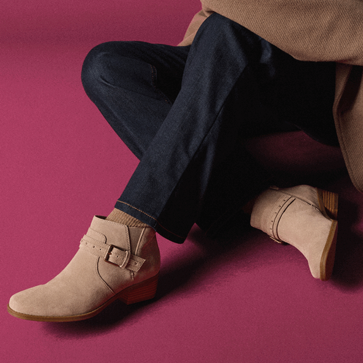 GIF of 4 pairs of shoes