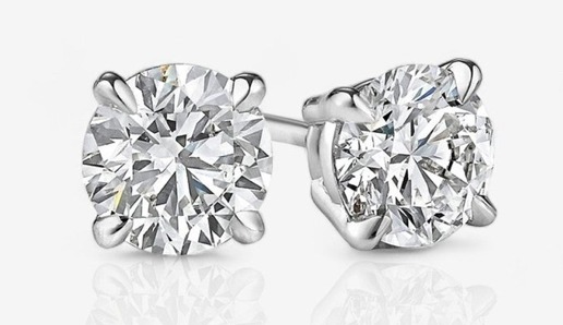 Free gift with your engagement ring purchase of $2,500 or more. 