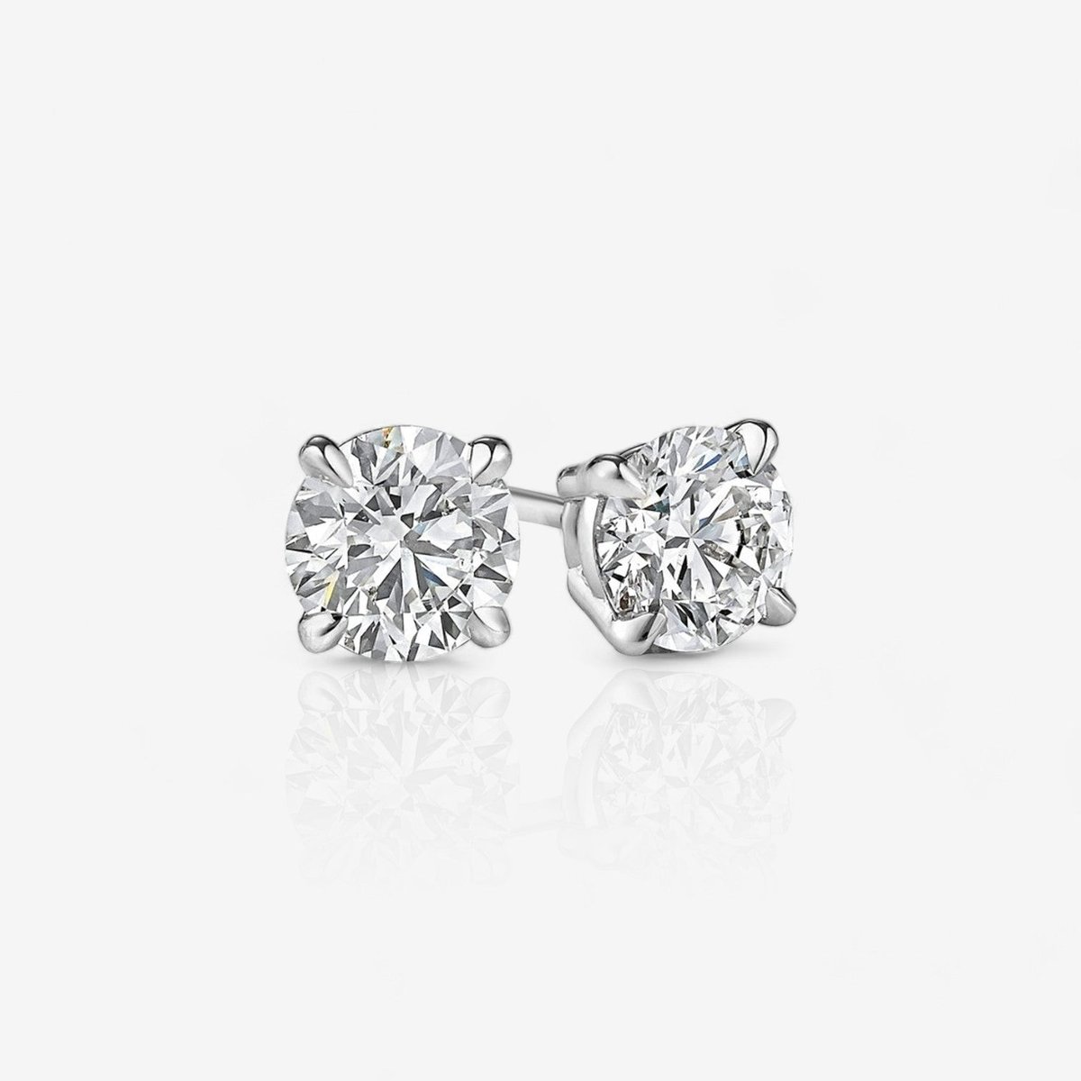 custom round diamond studs