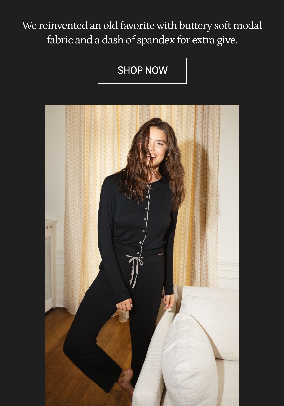 Model in black Everywhere Set