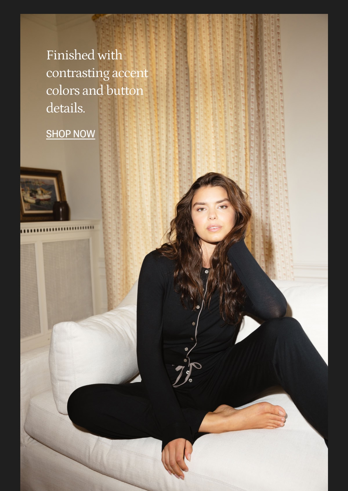 Model in black Everywhere Set