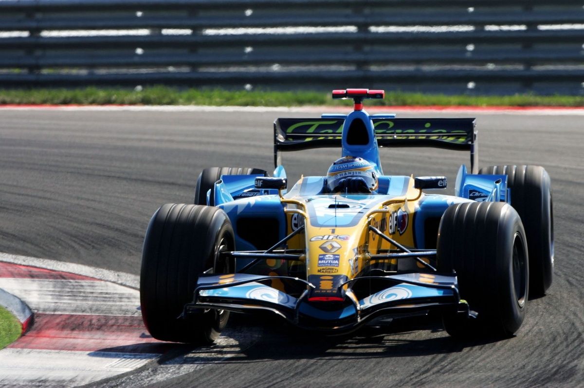 Fernando Alonso in Renault F1 car