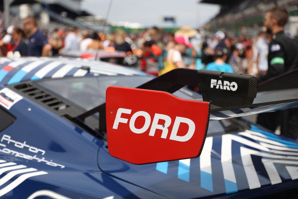 Ford GT rear wing detail