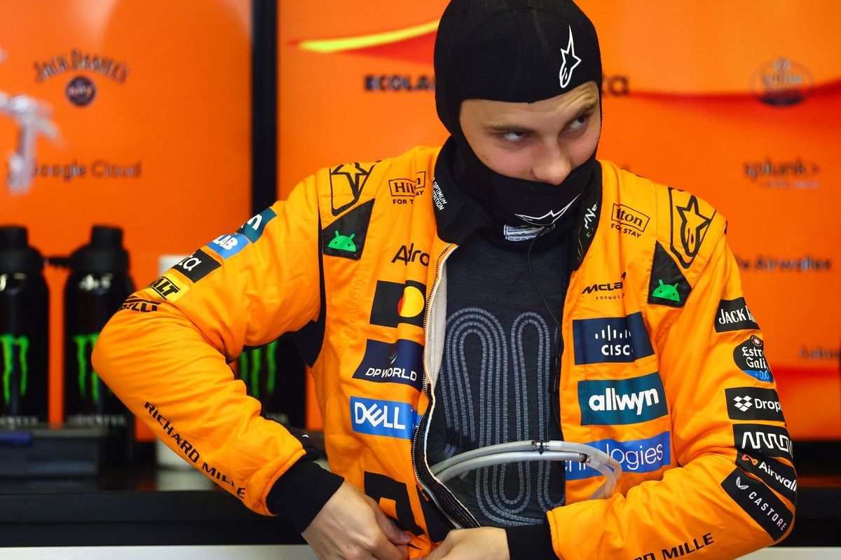 Oscar Piastri with cooling vest