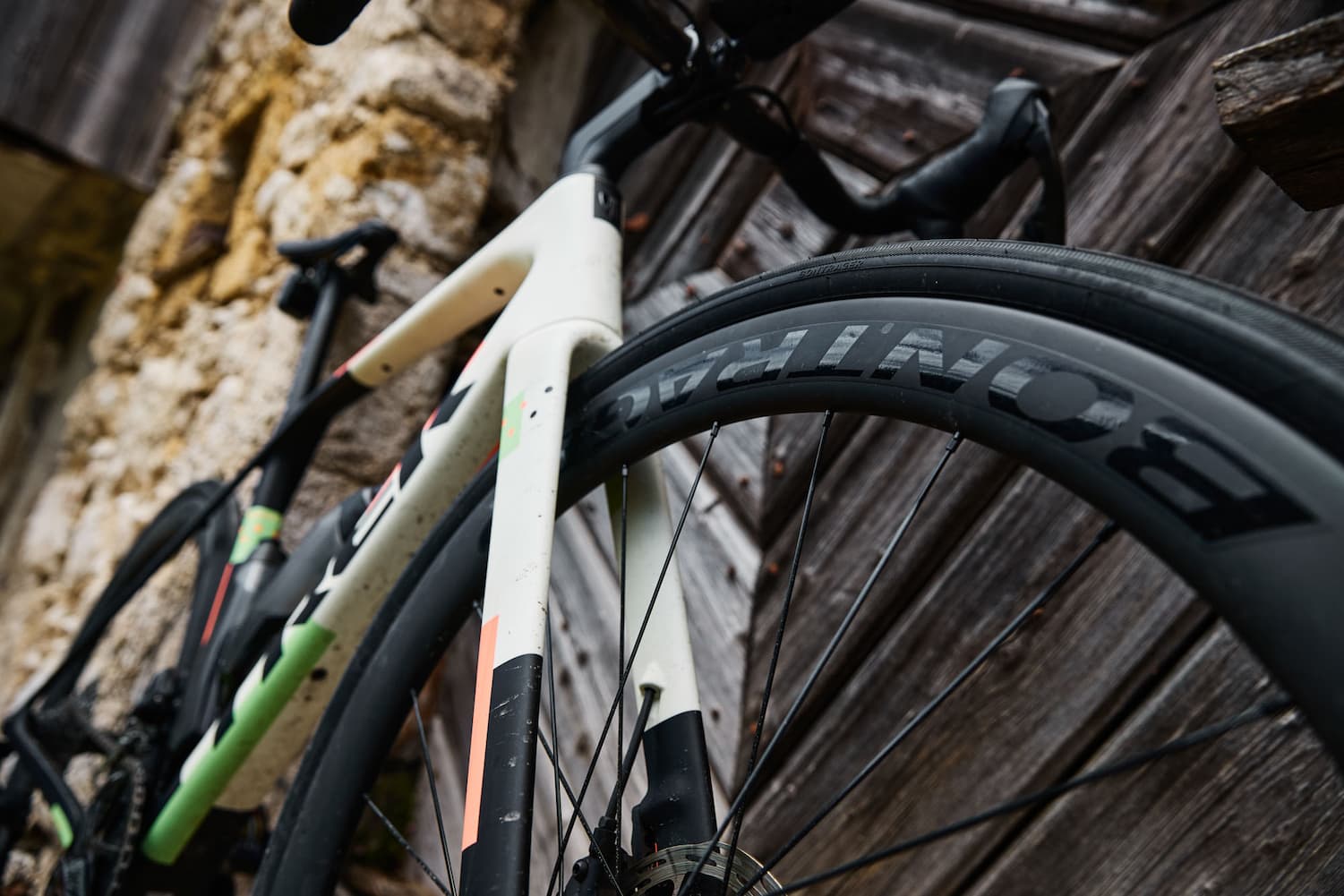 Domane Gen 5 tyre clearance — ships on 35mm, clears 40mm