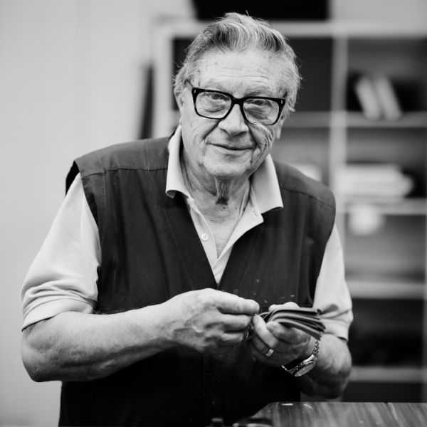 picture of one of the artisans in the italian factory