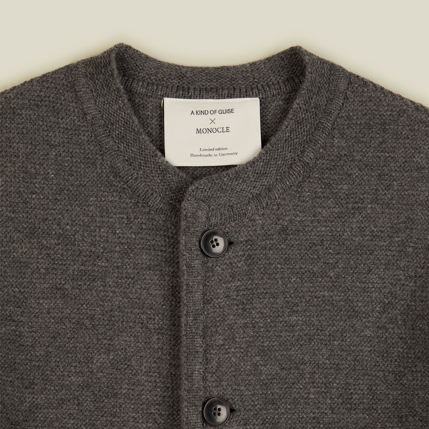 A kind of guise x Monocle